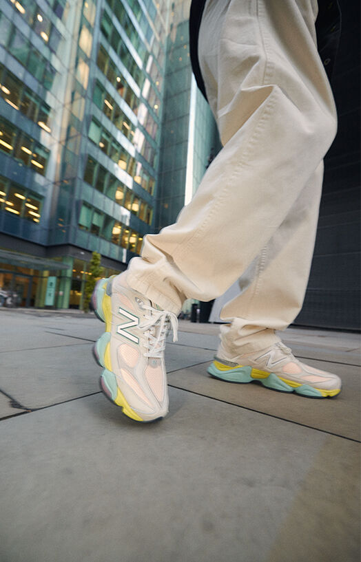 SNEAKERS-BAN