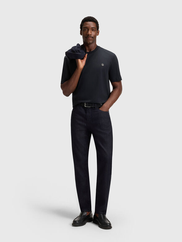 White T-shirt with oval neckline - 2