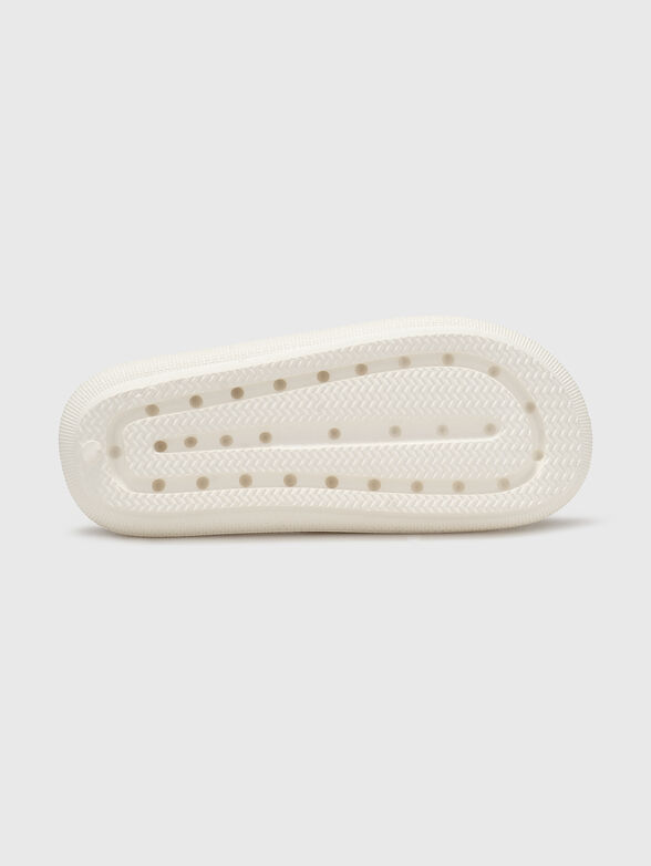 Beach slippers with a triangular logo - 5