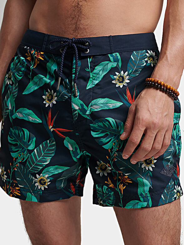 Beach shorts with tropical print - 1