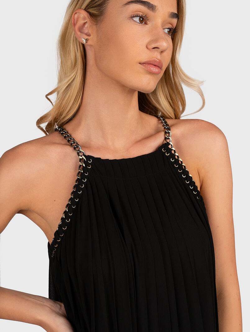 Pleated black dress with chains - 3
