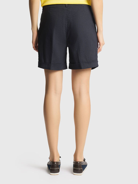 Linen shorts with logo detail - 2
