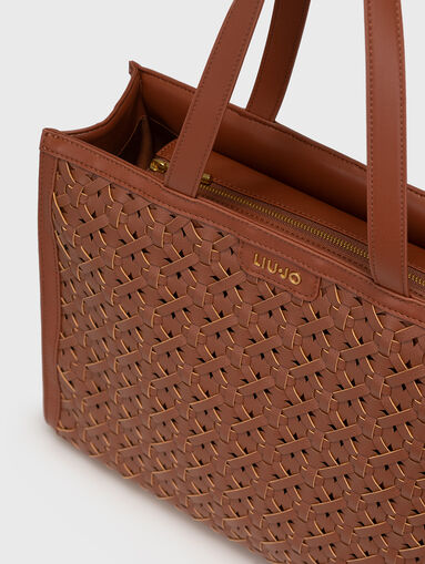 Tote bag with woven texture and logo detail - 5