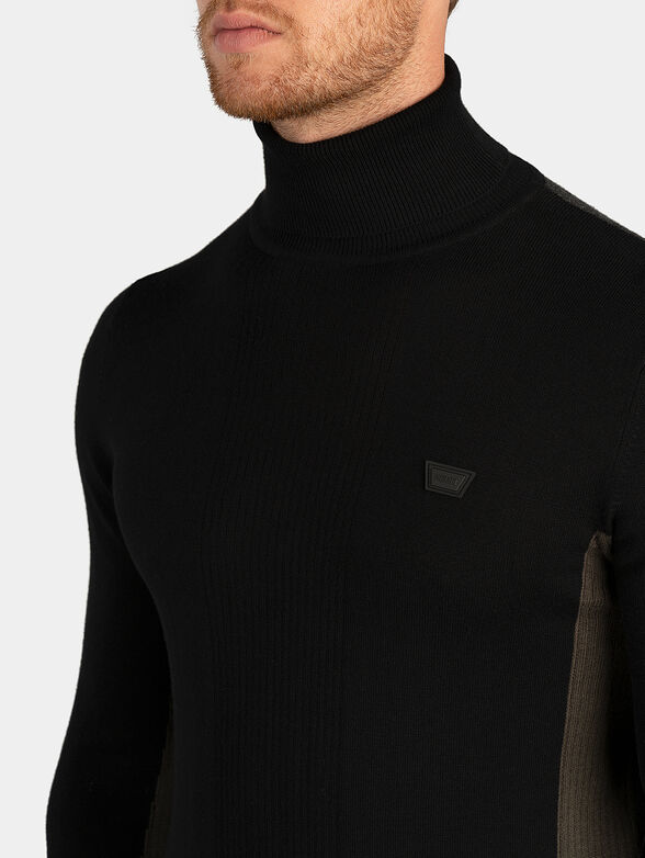 Two-coloured sweater with turtle neck - 2
