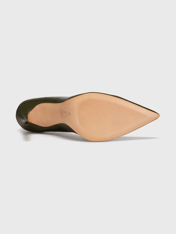 Heeled shoes in beige color - 5