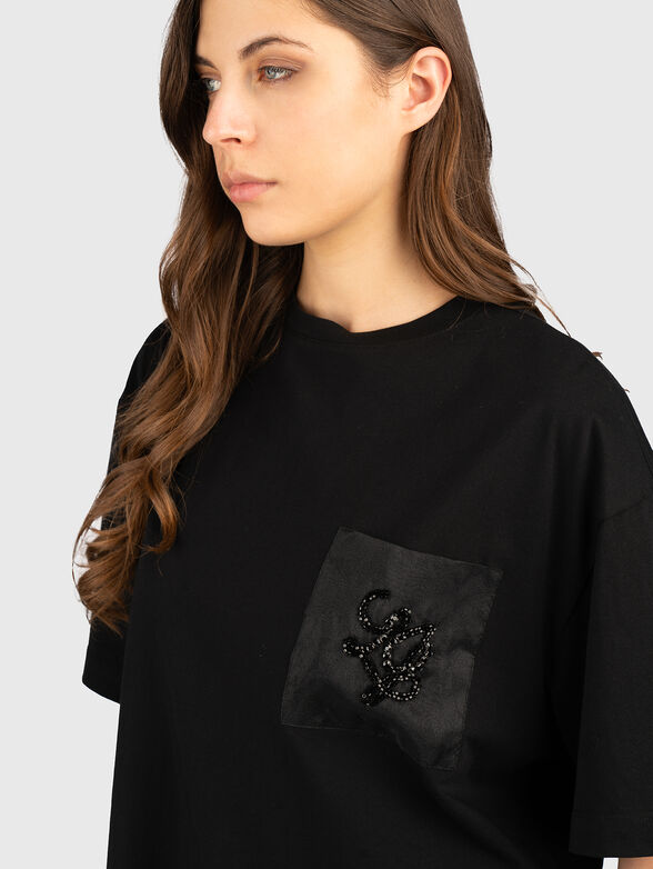 Oversized T-shirt with accent pocket - 3