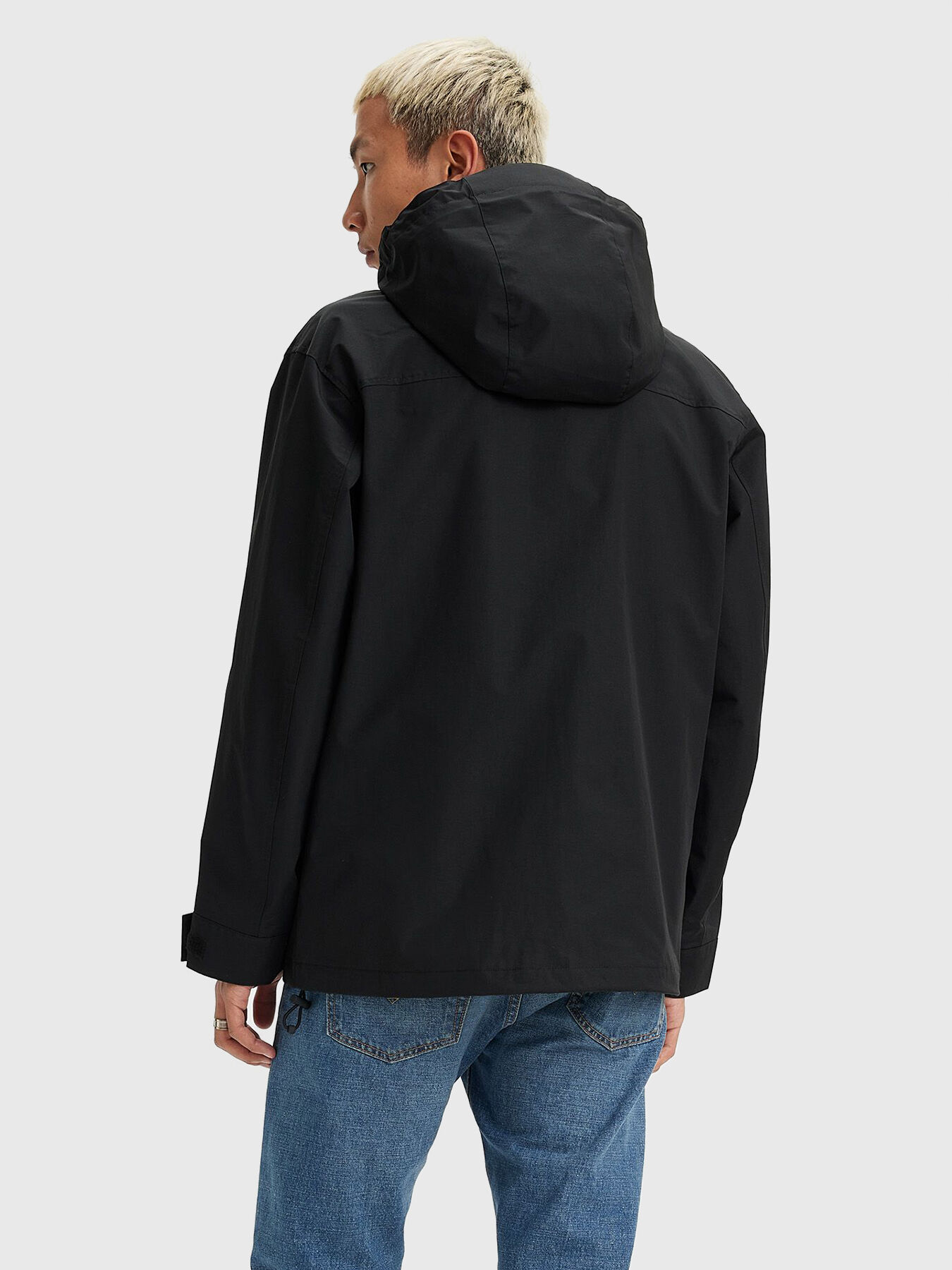 Black jacket with hood brand LEVI'S® — Globalbrandsstore.com/en
