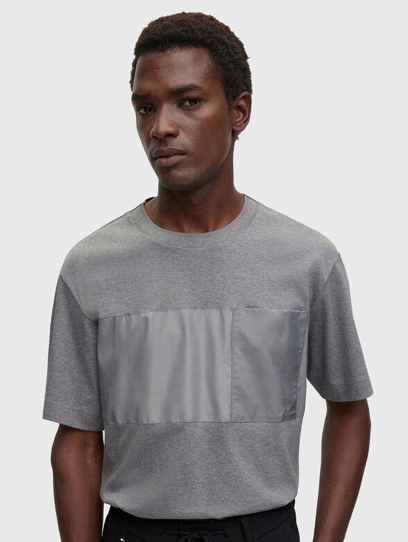 Black t-shirt with contrasting detail - 4