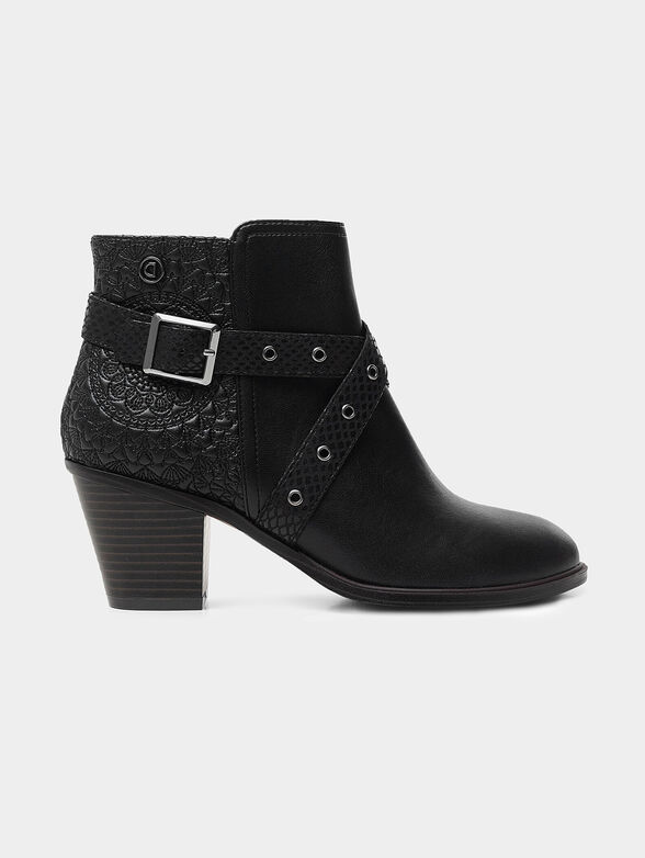 Cowboy boots with embroidered details - 1