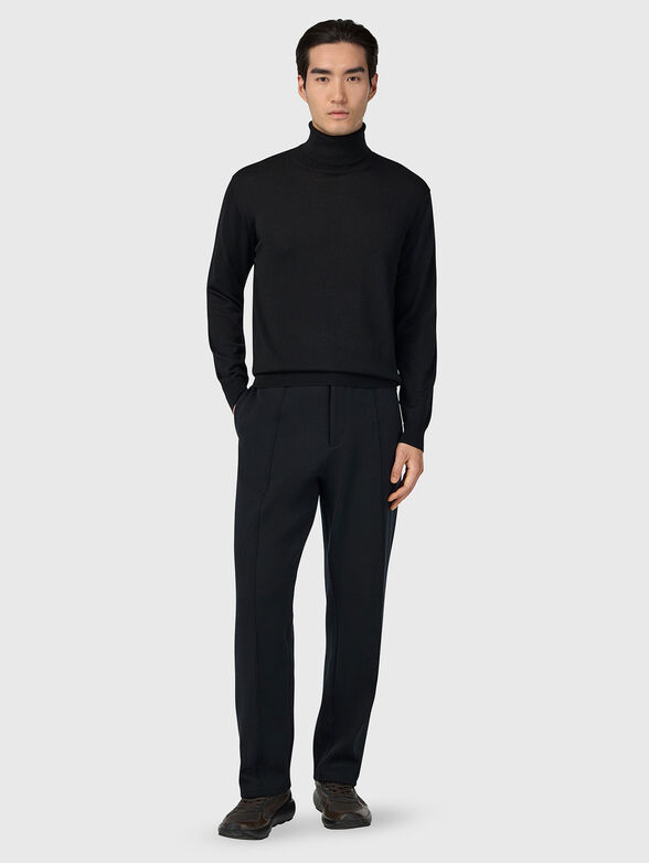 Sports pants with front seam  - 4