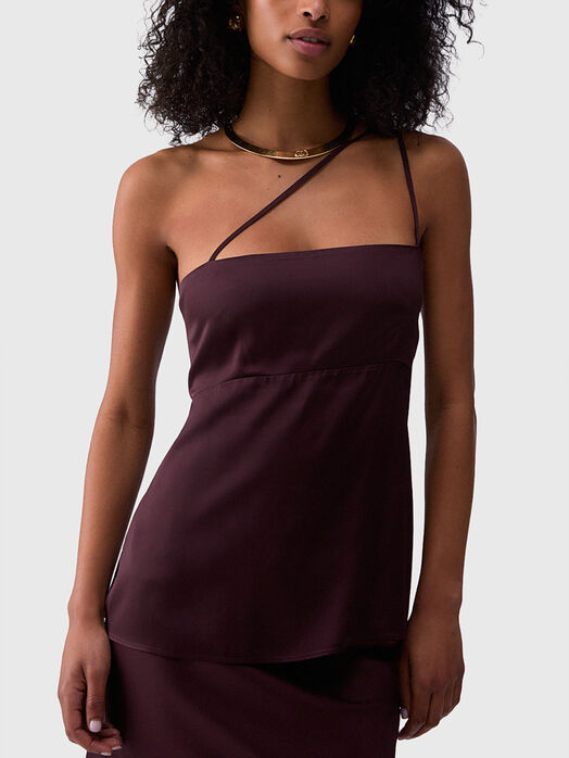 Top with an asymmetrical detail 