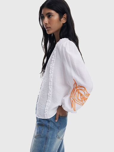 Long sleeved shirt with accent embroidery - 5
