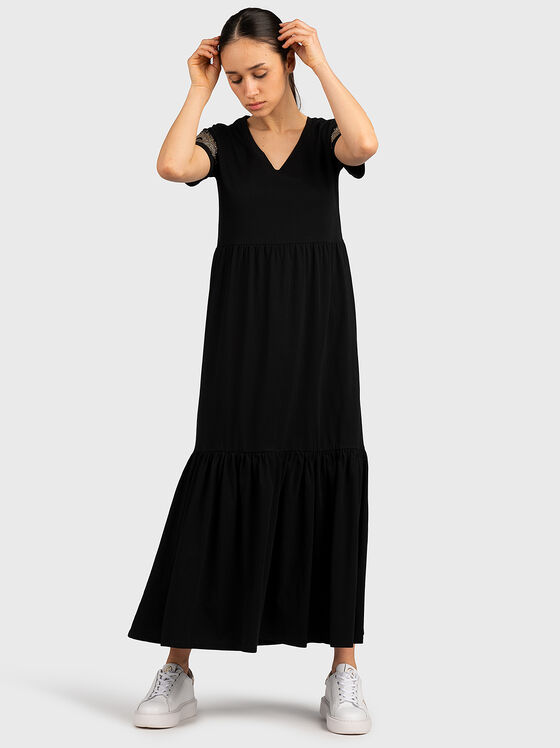 Черна макси рокля с апликирани капси  - 1