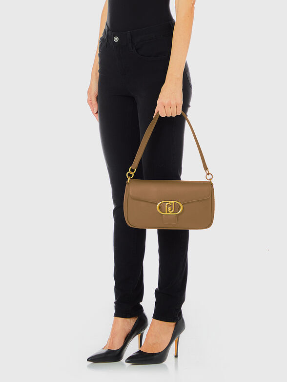 Beige crossbody bag with gold details - 2