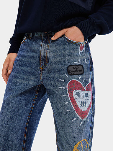 Blue jeans with an accent print - 3