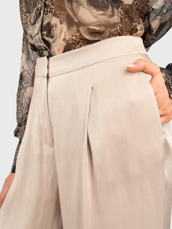 High waisted trousers with wide legs - 3