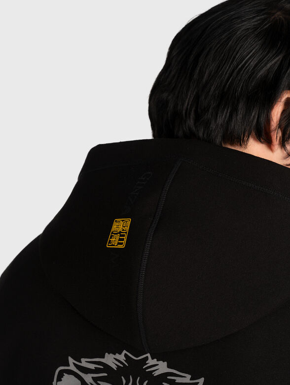HZ018 black sweatshirt with print on the back - 4