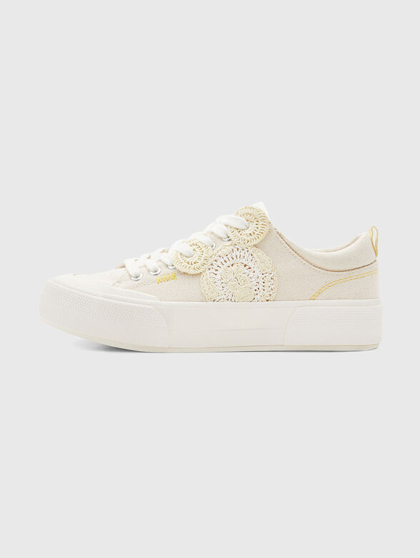 Sneakers with detail - 1