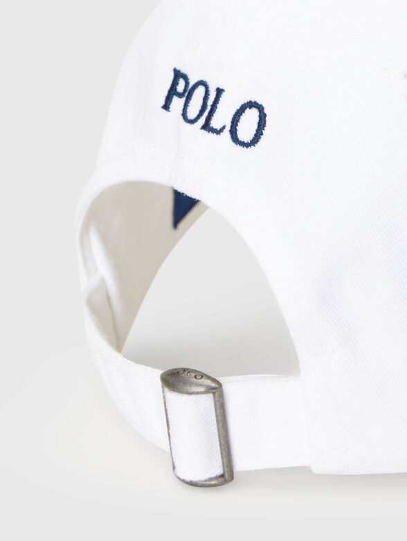 White cap with contrasting logo - 4