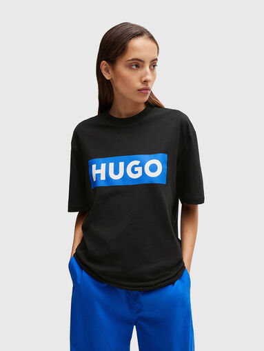 T-shirt with oval neckline - 4