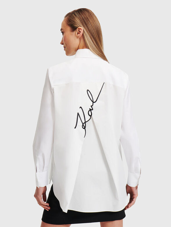 White shirt with contrast logo on the back - 2