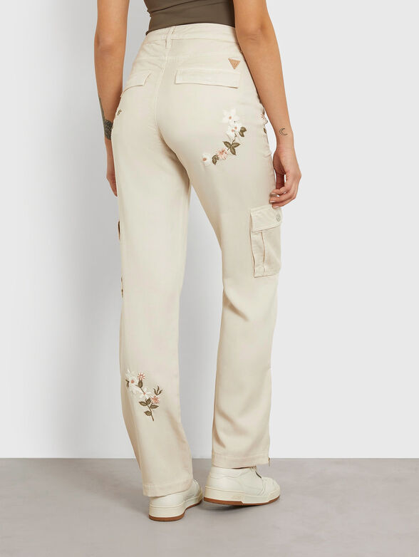 Cargo jeans with floral embroideries - 2