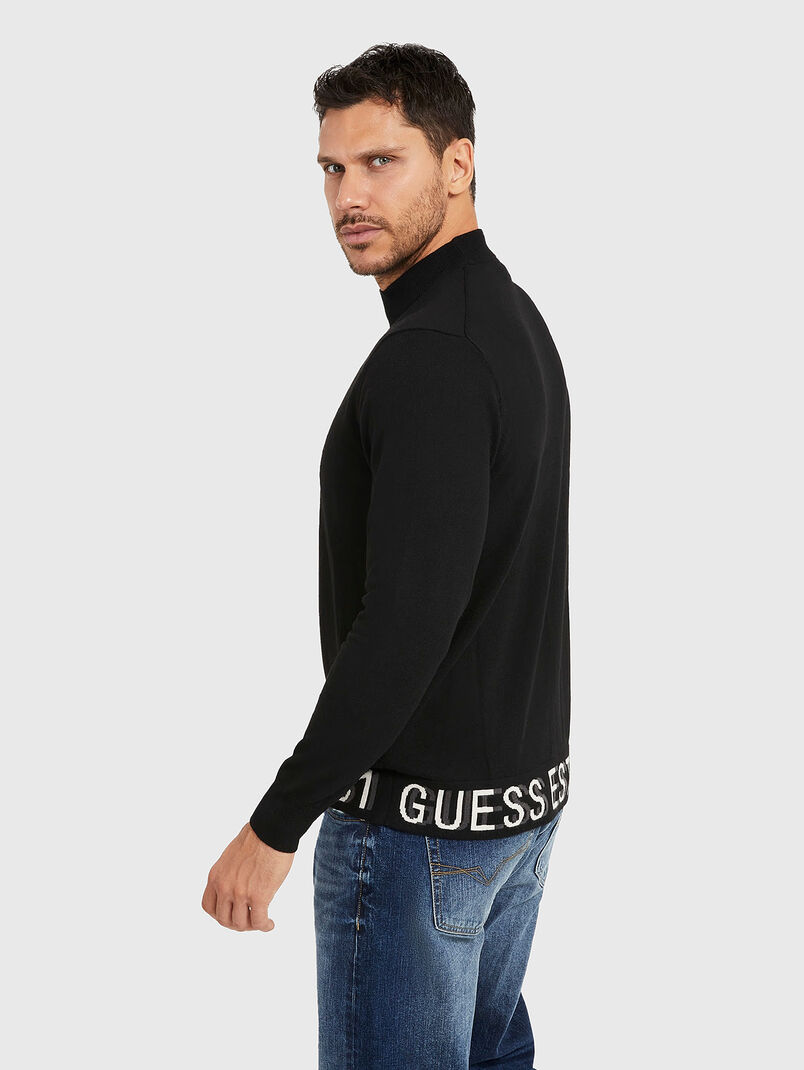 Sweater with contrasting logo accent - 3