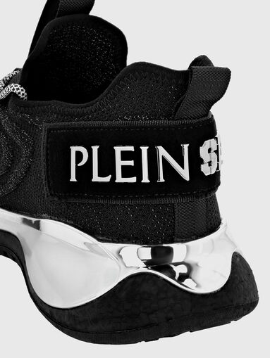 RUNNER sports shoes in black color - 3