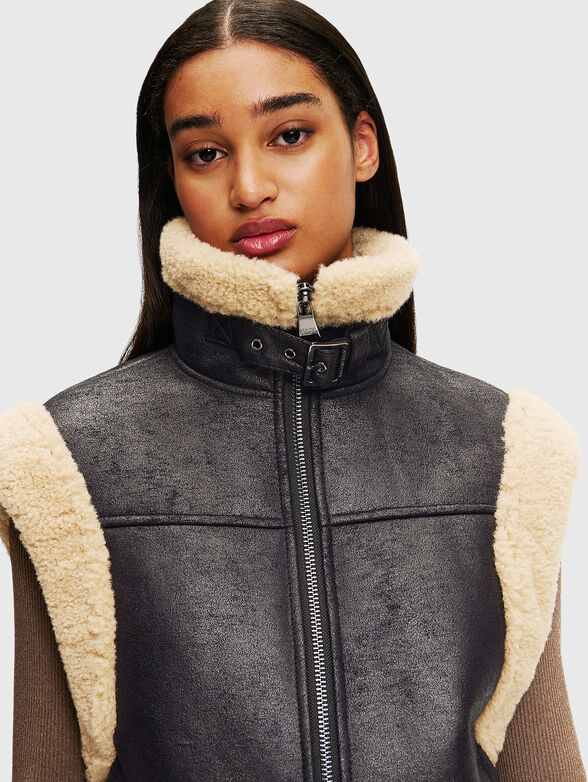 Vest with contrasting texture - 4