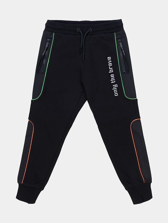 Sports pants with color accents - 1