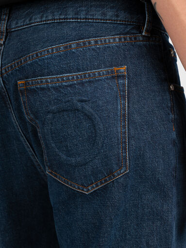 Blue jeans with five pockets - 4