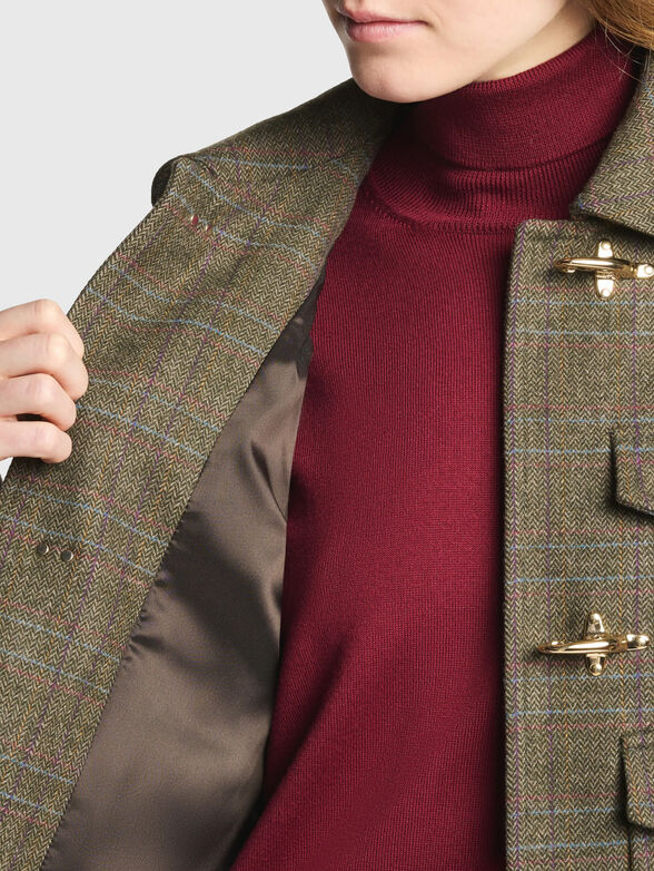Checkered jacket with a cropped cut - 4