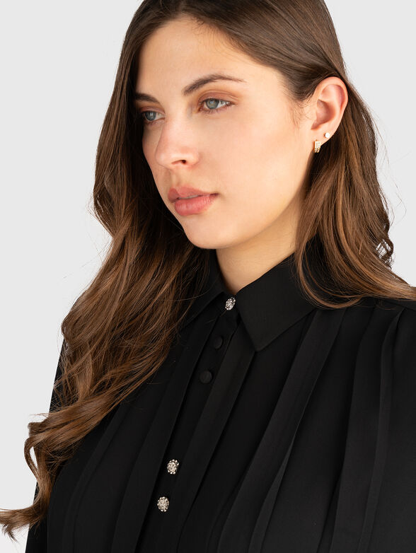 Shirt with accent buttons - 4