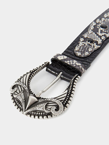 Leather belt with contrasting elements - 3