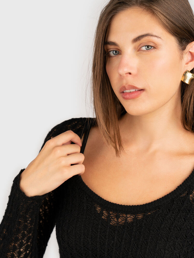 Crochet sweater with a V-neck - 3