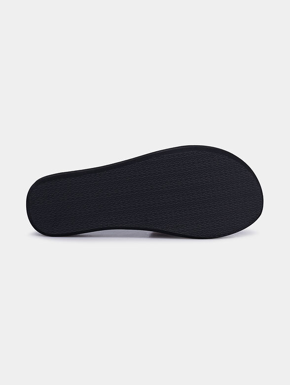 Black platform slide with sparkling details - 6
