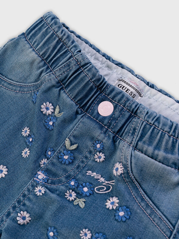 Jeans with embroidered flowers - 4