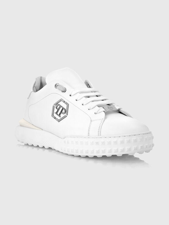 Sports shoes in black with logo accent  - 2