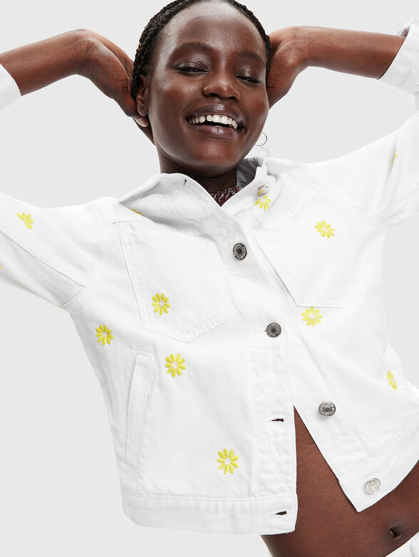 DITA cropped denim jacket with floral accents - 4