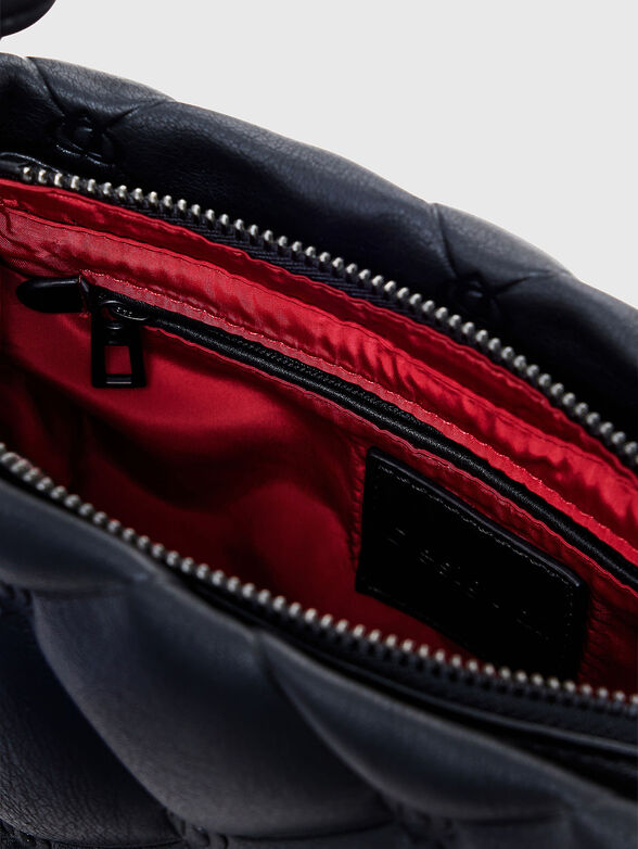 Bag with accent handle - 6