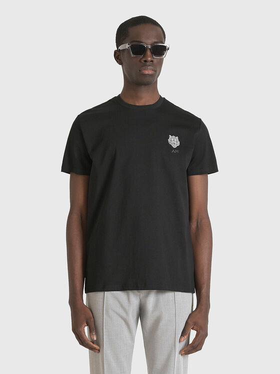 Памучна тениска в черен цвят с овално деколте  - 1