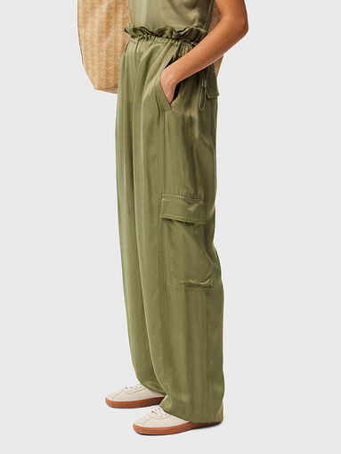 Cargo trousers in green - 3