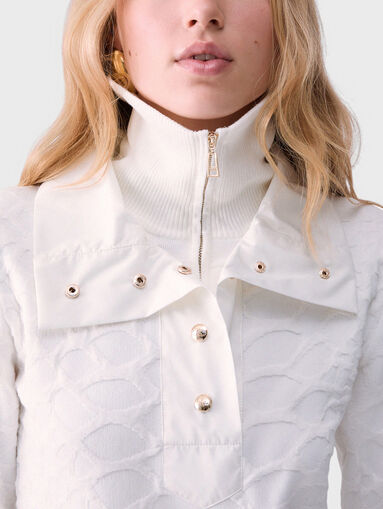 Sweater with a statement collar - 5