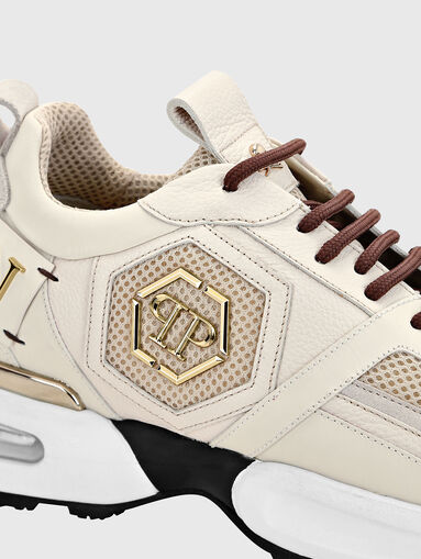 Sports shoes in beige with logo accent - 3
