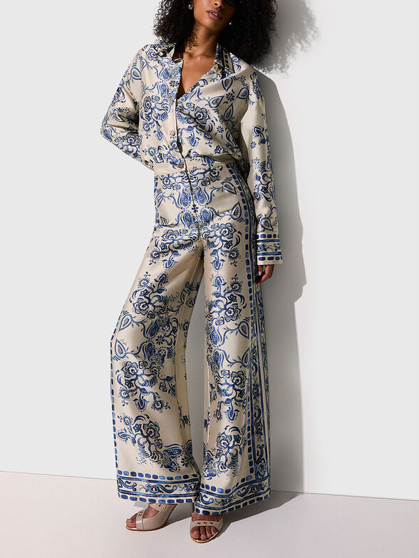 Wide-leg pants with a floral print - 4