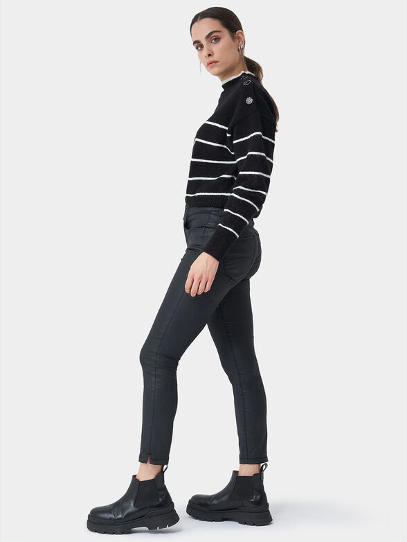 Sweater with jewelry buttons on the shoulder - 4