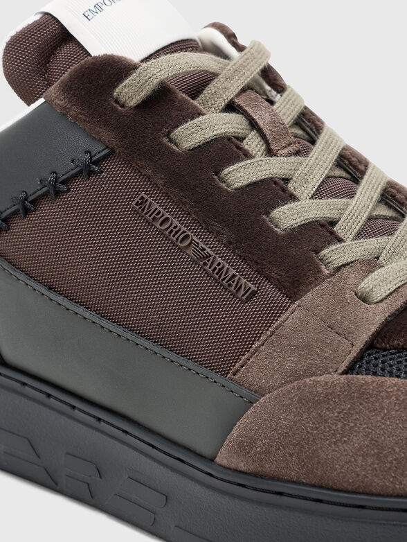 Sneakers with a logo detail - 3
