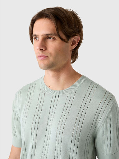 Short-sleeved sweater with an oval neckline - 4