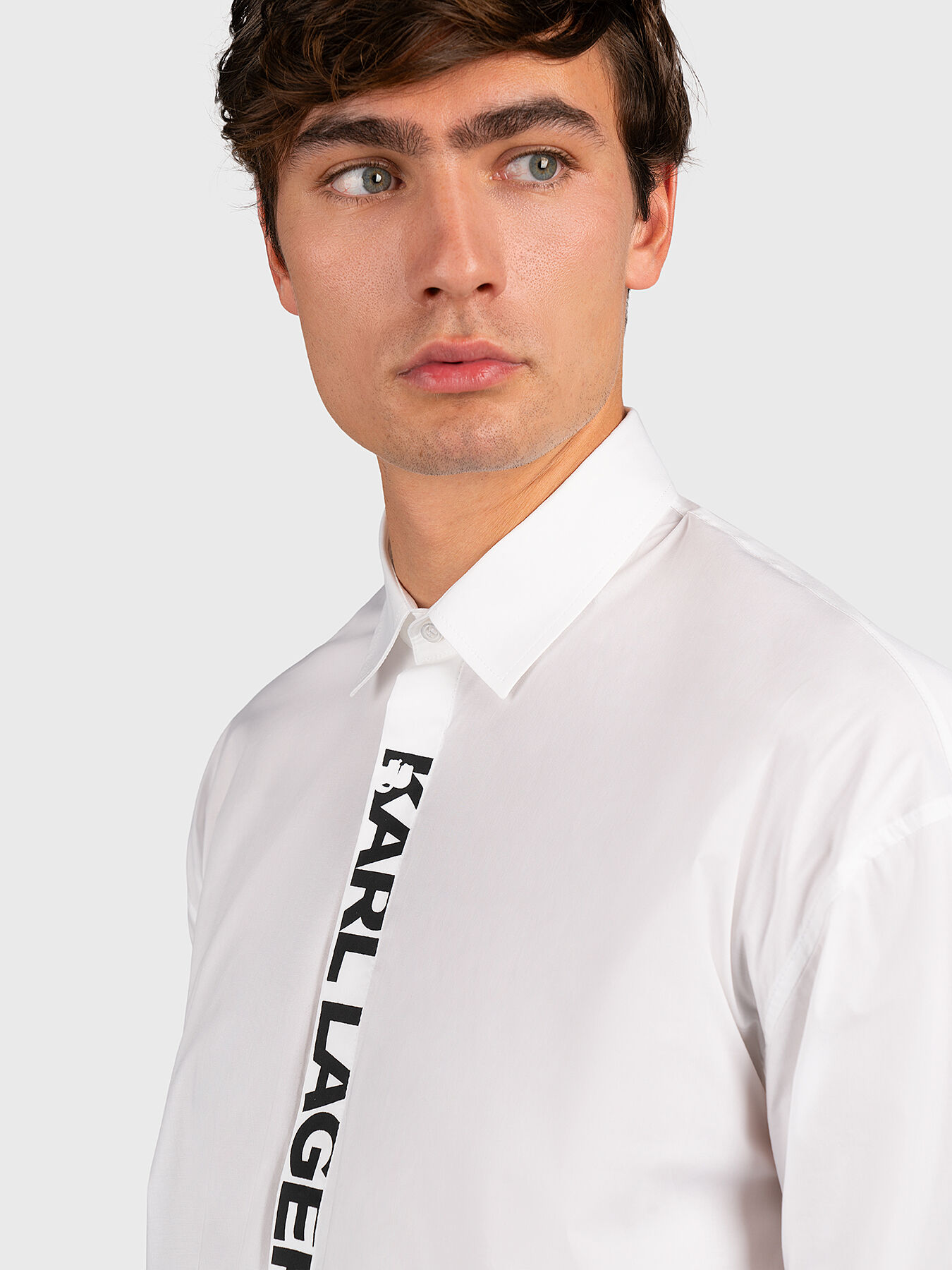 KARL LAGERFELD パッチ ドローストリング フーディ 【関税込】 KL246W1326-521FW24(1).jpg?sw=