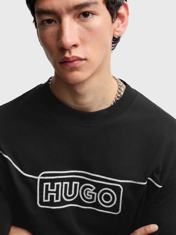 Contrast embroidery T-shirt - 3
